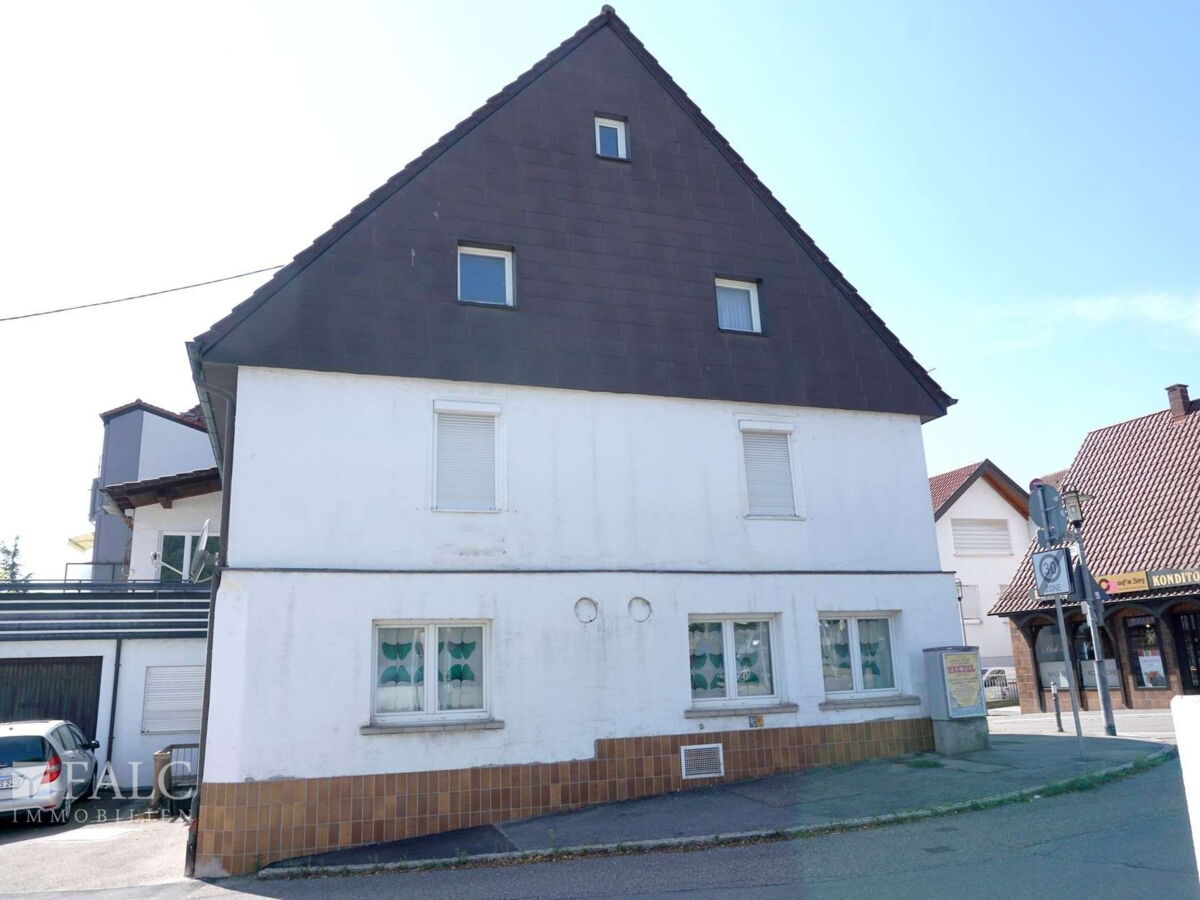 Giebel-Altbau